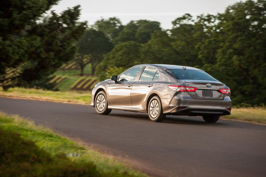 Toyota Camry Hybrid LE 2017 года  (NA) (фото 4 из 21)